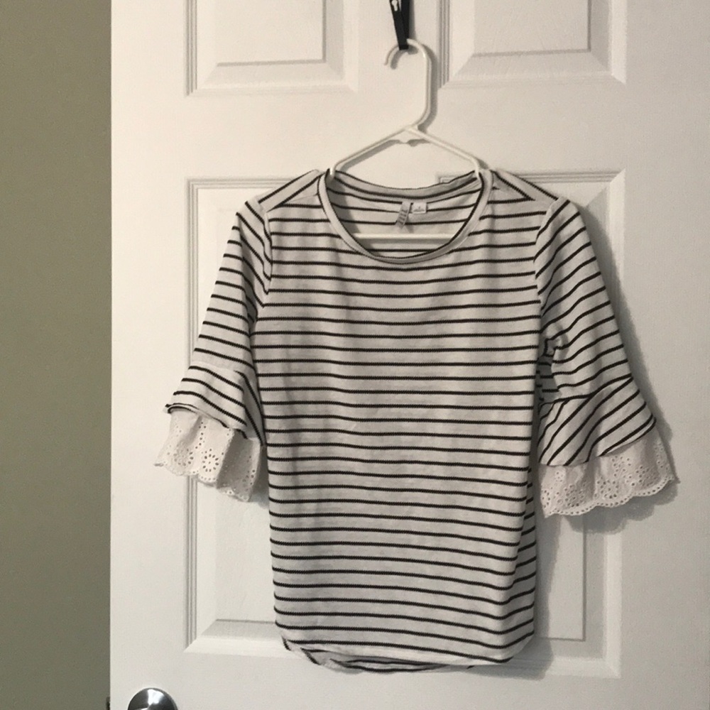 Elle brand 3/4 sleeve top